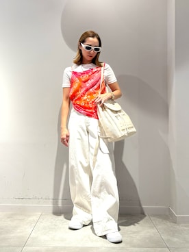 「Desigual（デシグアル）のPOCKETSデニムロングパンツワイドストレート（デニムパンツ、その他）」を使った、Desigual長島 STAFFさん（レディース・155cm）の春コーディネート