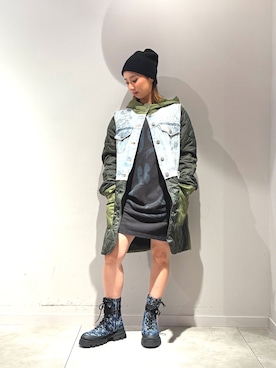「アイテム（その他アウター、グリーン系）」を使った、Desigual長島 STAFFさん（レディース・155cm）の秋コーディネート