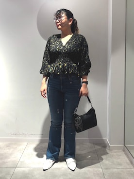 「刺繍デニム」｜Desigual 長島 STAFFさん（レディース・169cm）の秋コーディネート