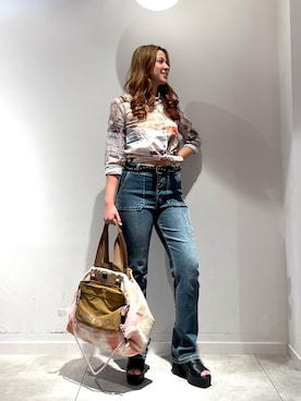「Desigual（デシグアル）のヴィンテージポストカードコラージュシャツ（シャツ/ブラウス、ブラウン系）」を使った、Desigual長島 STAFFさん（レディース・155cm）の夏コーディネート