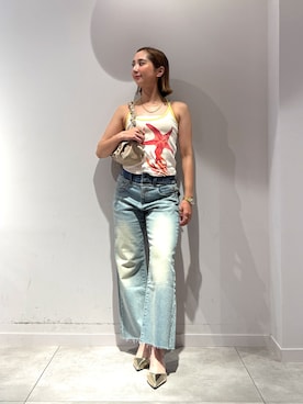「Desigual（デシグアル）のダブルウエスト バイカラーウォッシュ ストレートカットデニムパンツ（デニムパンツ、ブルー系）」を使った、Desigual長島 STAFFさん（レディース・155cm）の夏コーディネート