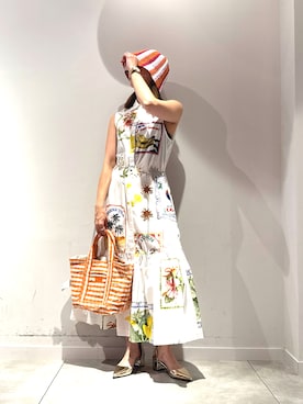 「Desigual（デシグアル）のポストカードメモリー シャツドレス（ワンピース、ホワイト系）」を使った、Desigual長島 STAFFさん（レディース・155cm）の春コーディネート