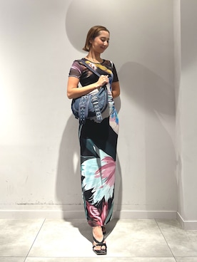 「Desigual（デシグアル）の水彩 フローラル ミディドレス 結婚式 二次会 フォーマル（ワンピース、ブラック系）」を使った、Desigual長島 STAFFさん（レディース・162cm）の夏コーディネート