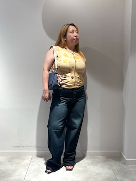 「Desigual（デシグアル）の花柄のTシャツ（Tシャツ/カットソー、ホワイト系）」を使った、Desigual長島 STAFFさん（レディース・155cm）の夏コーディネート
