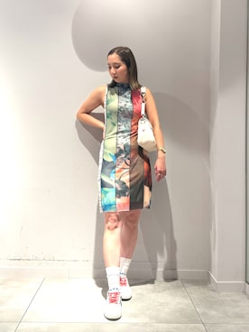 「Desigual（デシグアル）のアートコラージュ ミニドレス（ワンピース、グリーン系）」を使った、Desigual長島 STAFFさん（レディース・155cm）の春コーディネート