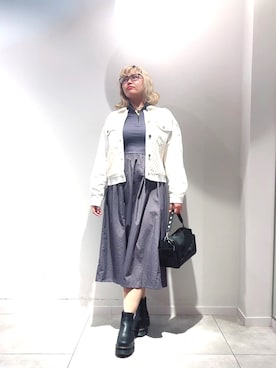 「アイテム（デニムジャケット）」を使った、Desigual長島 STAFFさん（レディース・168cm）の秋コーディネート