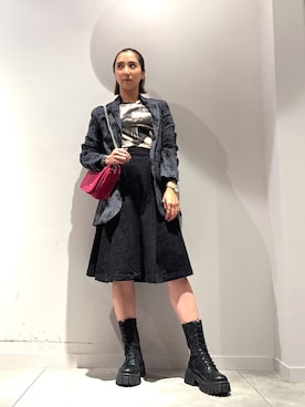 「アイテム（ボディバッグ/ウエストポーチ）」を使った、Desigual長島 STAFFさん（レディース・155cm）の秋コーディネート