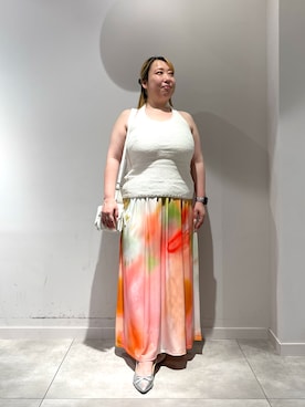 「Desigual（デシグアル）の2イン1グラデーション ハルターワンピース ドレス（ワンピース、ホワイト系）」を使った、Desigual長島 STAFFさん（レディース・155cm）の夏コーディネート