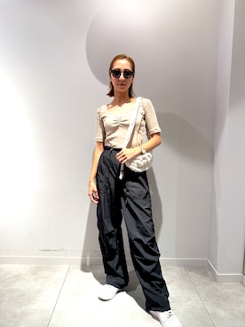 「アイテム（ボディバッグ/ウエストポーチ）」を使った、Desigual 長島 STAFFさん（レディース・155cm）の夏コーディネート