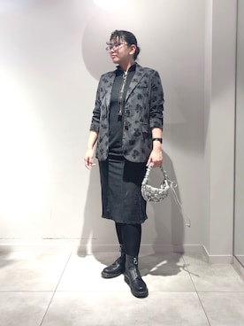 「アイテム（ボディバッグ/ウエストポーチ）」を使った、Desigual 長島 STAFFさん（レディース・169cm）の秋コーディネート