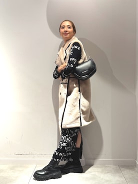 「アイテム（ボディバッグ/ウエストポーチ）」を使った、Desigual長島 STAFFさん（レディース・155cm）の秋コーディネート