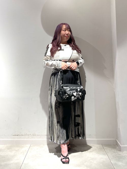 Desigual（デシグアル） スカート 新聞柄シアープリーツミディスカート