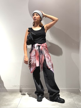 「アイテム（ボディバッグ/ウエストポーチ）」を使った、Desigual 長島 STAFFさん（レディース・155cm）の秋コーディネート