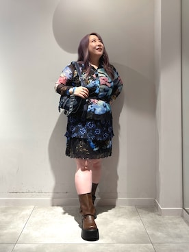 「Desigual（デシグアル）のデニムバックルショルダーバッグ（ショルダーバッグ、ブルー系）」を使った、Desigual長島 STAFFさん（レディース・162cm）の秋コーディネート