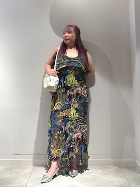 「Desigual（デシグアル）のウーブンレザー調ショルダーバッグ　ホワイト（ショルダーバッグ、ブラウン系）」を使った、Desigual長島 STAFFさん（レディース・162cm）の夏コーディネート