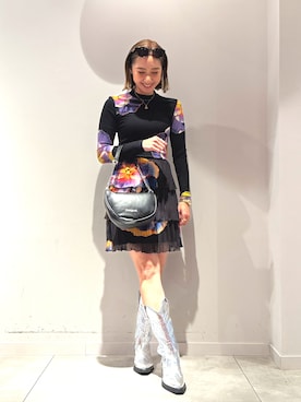 「アイテム（ボディバッグ/ウエストポーチ）」を使った、Desigual長島 STAFFさん（レディース・155cm）の冬コーディネート