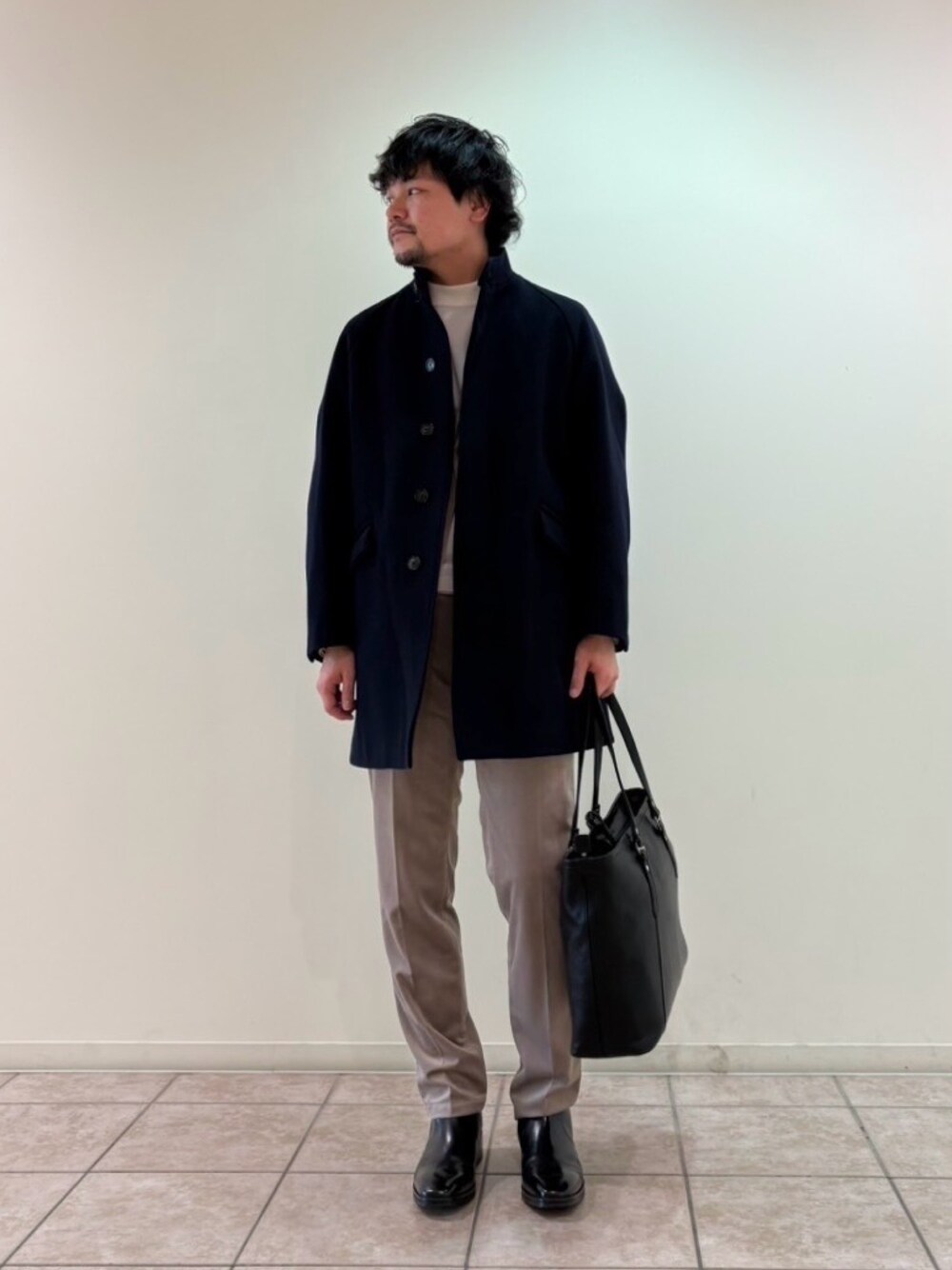 「ジャケット、ジャケットスタイル、テーラードジャケット、ベロア、セットアップ、大人カジュアル、オトナカジュアル、ビジカジ、お仕事コーデ、メルトン、コート」｜「ABAHOUSEの【セットアップ対応/FLEX PANTS】ベロア ツイル&コールプリント スラックス（スラックス、ベージュ系）」を使った、すださん（メンズ・180cm）の秋コーディネートの1枚目の写真