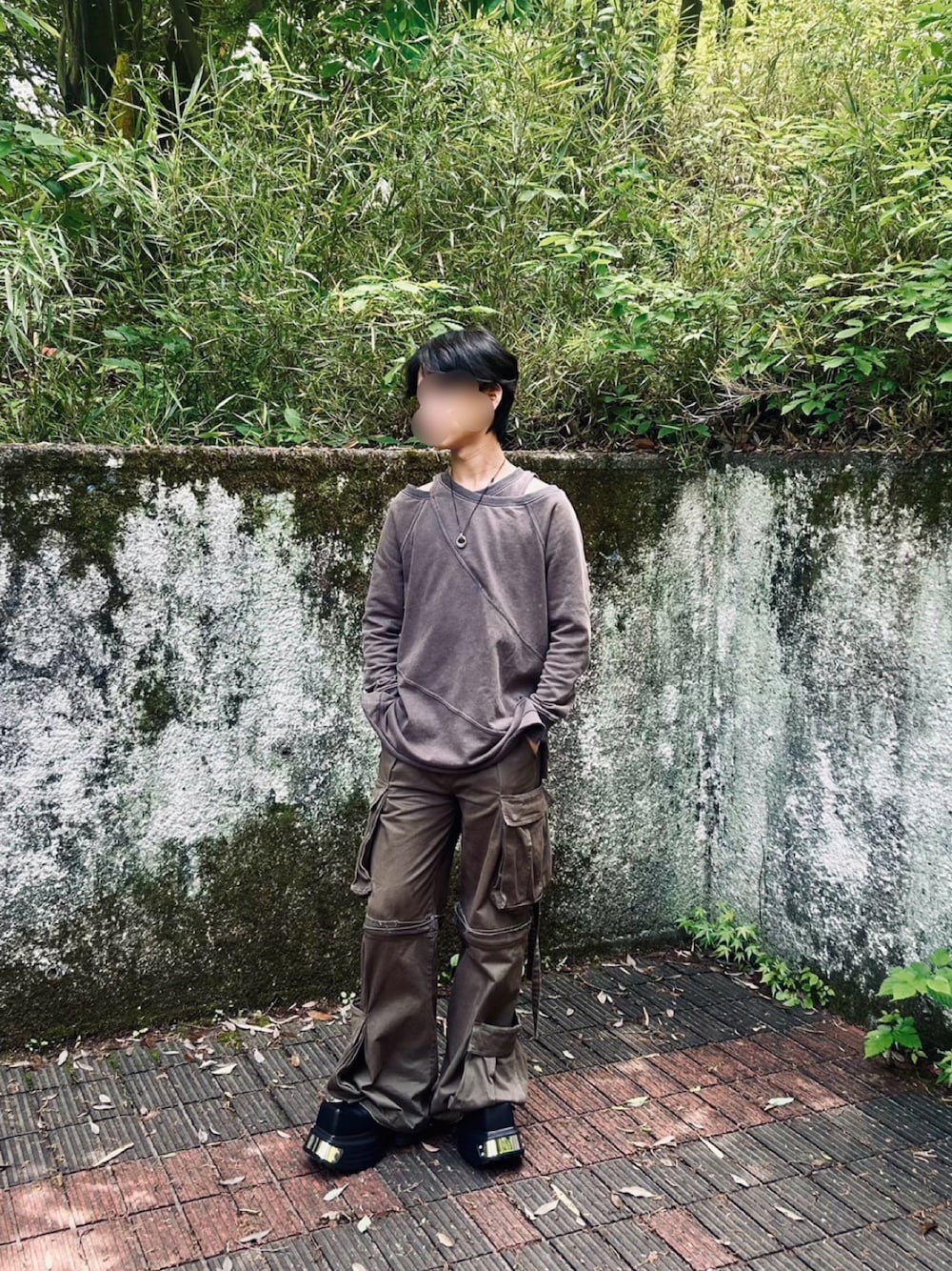 GRANCYのカーゴパンツを使った人気ファッションコーディネート