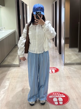 「SHEEN（シーン）のアイテム（シャツ/ブラウス、ホワイト系）」を使った、あかねさん（レディース・153cm）の春コーディネート