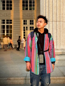 「CASETiFY（ケースティファイ）のアイテム」を使った、Sawru Pavavesengさん（メンズ・172cm）の春コーディネート