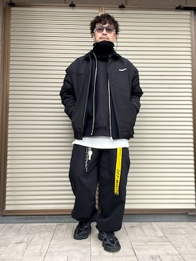 「off white（オフホワイト）のアイテム」を使った、ムックさん（メンズ・174cm）の冬コーディネート