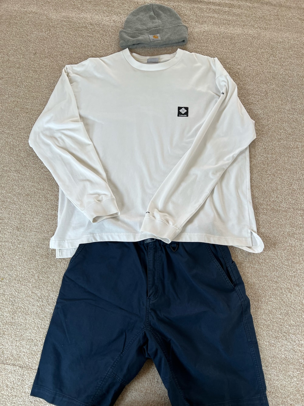 「春服コーデ、休日スタイル、春のNewスタイル、アウトドアスタイル、コロンビア(Columbia)、古着MIX、短パン、ハーフパンツ、メンズファッション、おしゃれになりたい、お花見コーデ、アウトドアコーデ、置き画、置き画コーデ、いいね、save、フォローお願いします🤑」｜「Columbiaのカッシュマンショートパンツ（その他パンツ、ブルー系）」を使った、zuhiiさん（メンズ・181cm）の春コーディネートの1枚目の写真