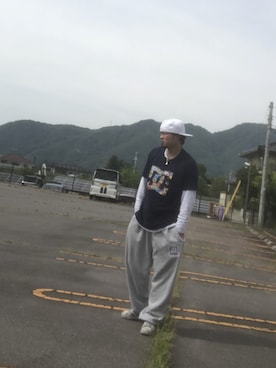 「アイテム（スウェットパンツ、シルバー系）」を使った、streetduckkingさん（メンズ・172cm）の春コーディネート