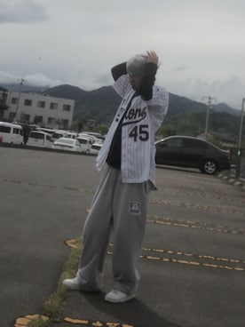 「アイテム（スウェットパンツ、シルバー系）」を使った、streetduckkingさん（メンズ・172cm）の春コーディネート