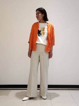 「INDIVI（インディヴィ）の【毎年人気！／フレンチリネン】ベーシックシャツ（シャツ/ブラウス、オレンジ系）」を使った、eriさん（レディース・164cm）の春コーディネート