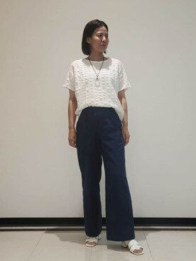 「INDIVI（インディヴィ）の【洗える／凹凸素材／UVケア】コンパクトトップス（Tシャツ/カットソー、ホワイト系）」を使った、eriさん（レディース・164cm）の夏コーディネート