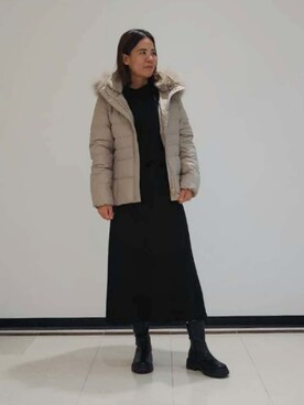 「INDIVI（インディヴィ）の【名品／撥水／抗菌防臭】ショート丈リサイクルダウンコート（ダウンジャケット/コート、ベージュ系）」を使った、eriさん（レディース・164cm）の冬コーディネート