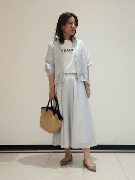 「INDIVI（インディヴィ）の【洗える／2WAY】ドロスト付 シアーシャンブレーシャツ（シャツ/ブラウス、ブルー系）」を使った、eriさん（レディース・164cm）の春コーディネート