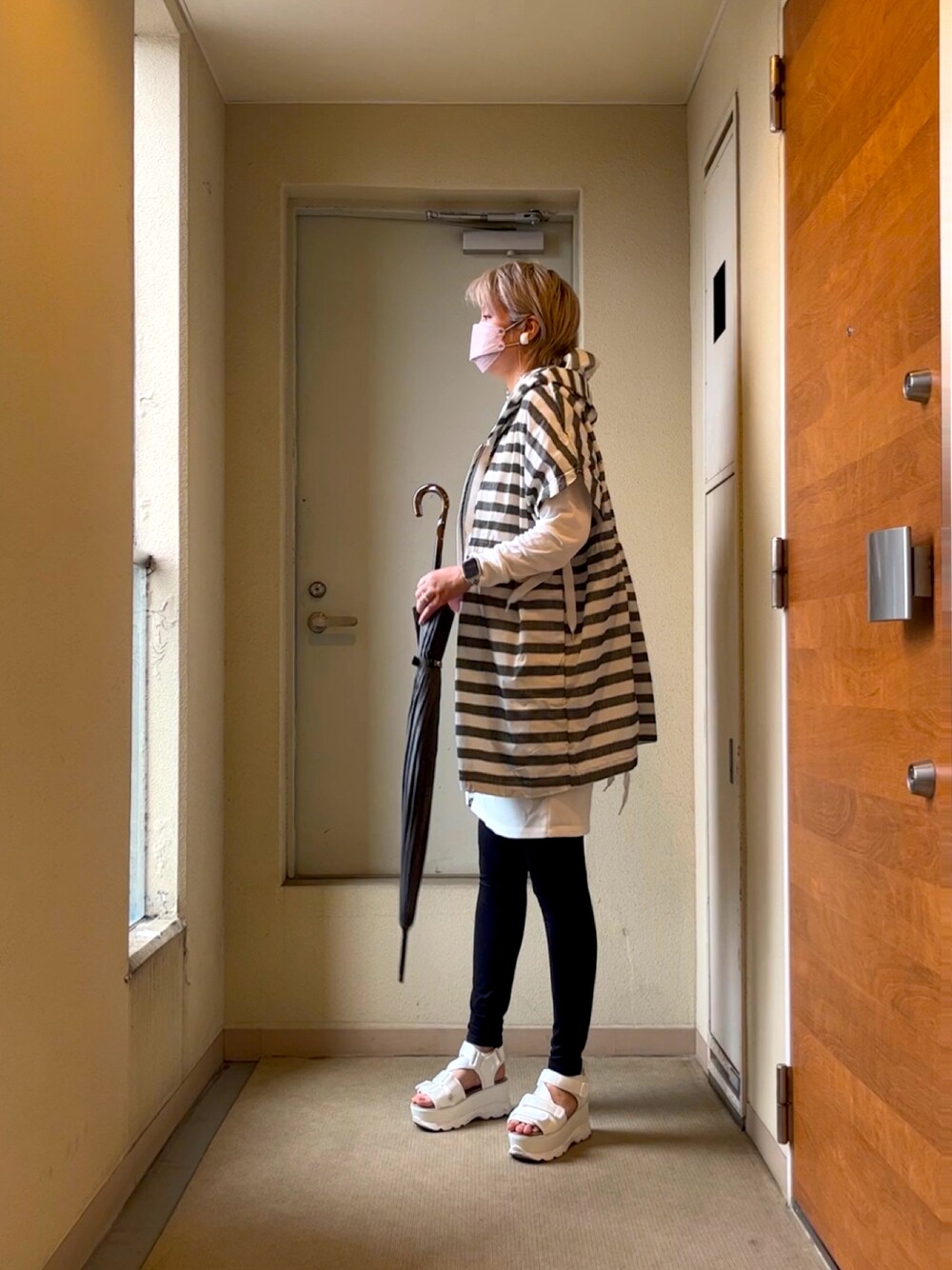 「雨の日コーデ、オトナカジュアル、グリーン」｜「adidas by Stella McCartneyのアイテム（ポンチョ、その他）」を使った、ray0827さん（レディース・165cm）の春コーディネートの1枚目の写真