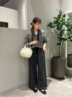 「Jena espace merveilleux（ジェナ　エスパスメルヴェイユ）の〈8/15インスタライブご紹介アイテム〉【今から秋も着れる長袖】【サラサラデニム】テンセルデニムシャツ（シャツ/ブラウス、グレー系）」を使った、rinaさん（レディース・159cm）の秋コーディネート