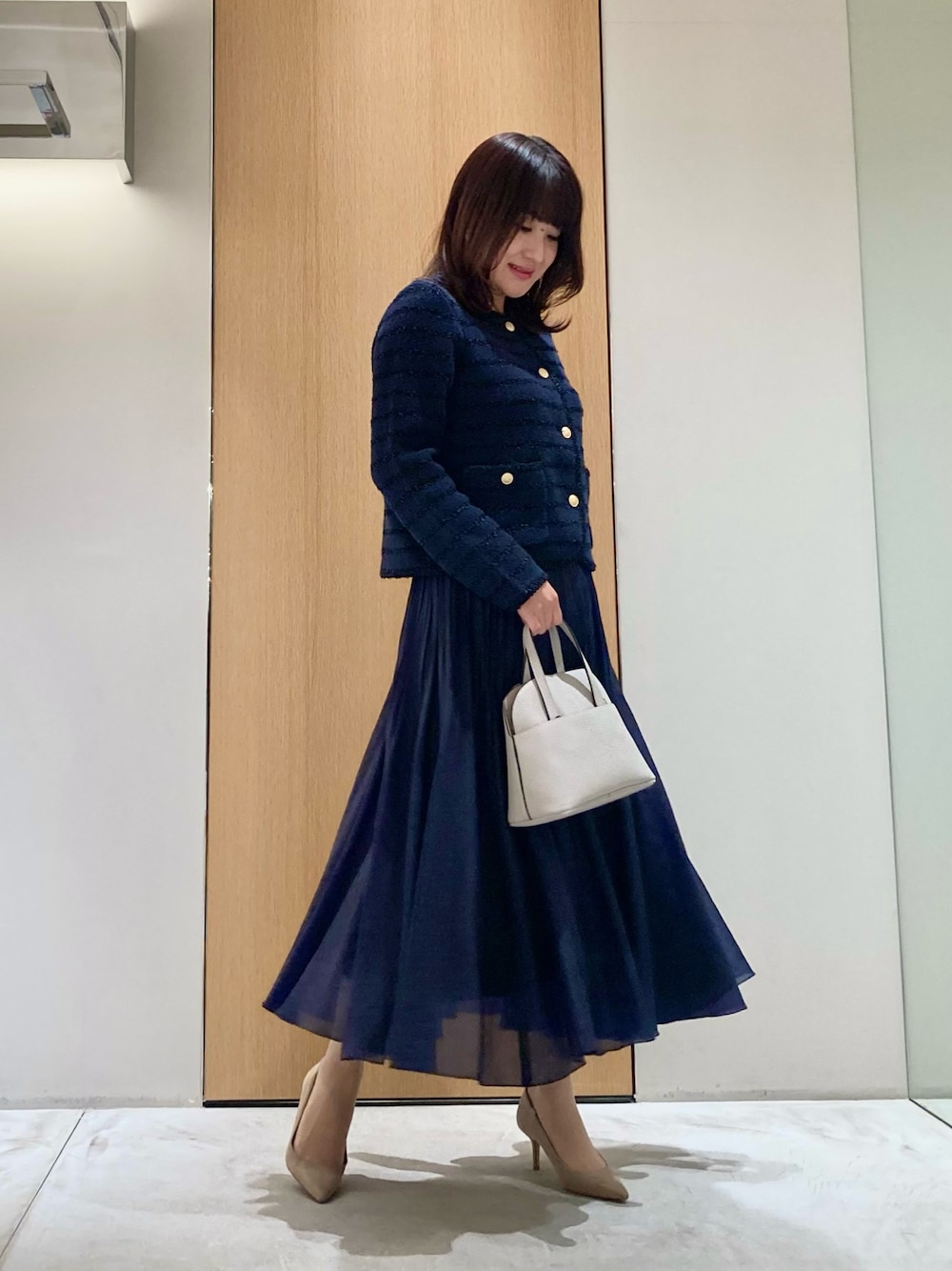 「アナイ(ANAYI)、春、おでかけコーデ、キレイめカジュアル、カーディガン、ジャケット、ツィード、ネイビー、オケージョン、お出かけコーデ、卒業式、入学式、フェミニン、低身長」｜「ANAYIのペーパーシャギーモール ジャケット カーディガン（カーディガン/ボレロ、ブルー系）」を使った、Hasebe.tさん（レディース・154cm）の春コーディネートの1枚目の写真