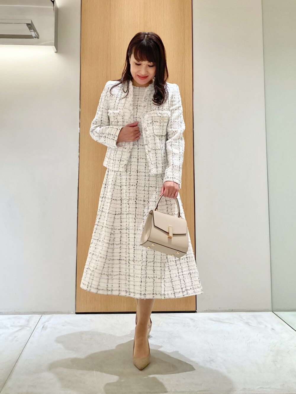 「アナイ(ANAYI)、ジャケット、ワンピース、オケージョン、ツイード、低身長コーデ、入学式、入園式、スーツスタイル、七五三、ミニバッグ、バッグ、上品、エレガント、ホワイト」｜「ANAYIのミックスツイードノーカラー ジャケット（ノーカラージャケット、ホワイト系）」を使った、Hasebe.tさん（レディース・154cm）の冬コーディネートの1枚目の写真