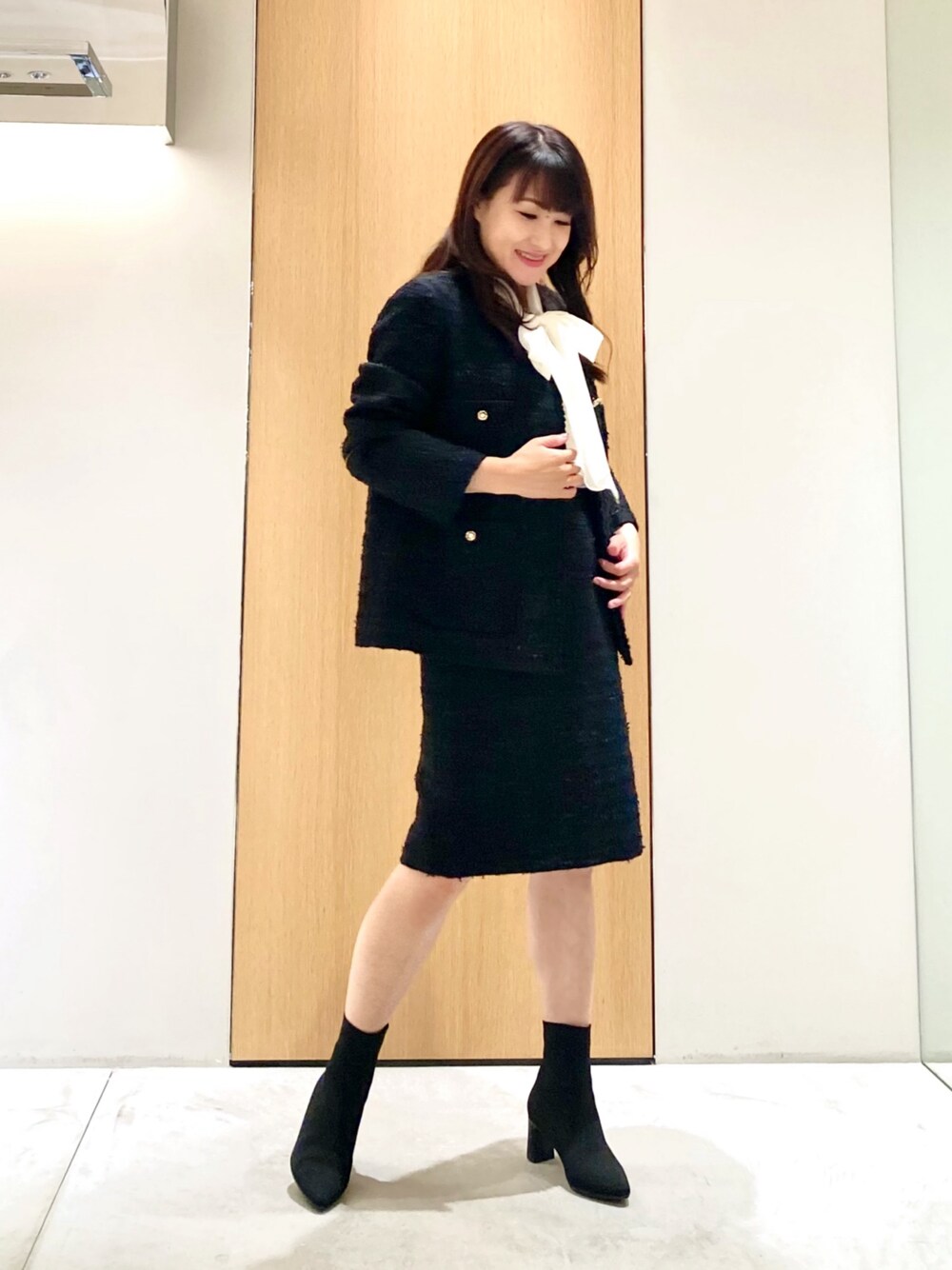 「アナイ(ANAYI)、秋コーデ、セットアップ、シアートップス、オトナ女子、スカート、大人コーデ、低身長女子、ジャケット、ブラック、ブラウス、オケージョン、パーティースタイル、フェミニン、大人かわいい」｜「ANAYIのオーガンジーラグランタイ ブラウス（シャツ/ブラウス、ホワイト系）」を使った、Hasebe.tさん（レディース・154cm）の秋コーディネートの1枚目の写真