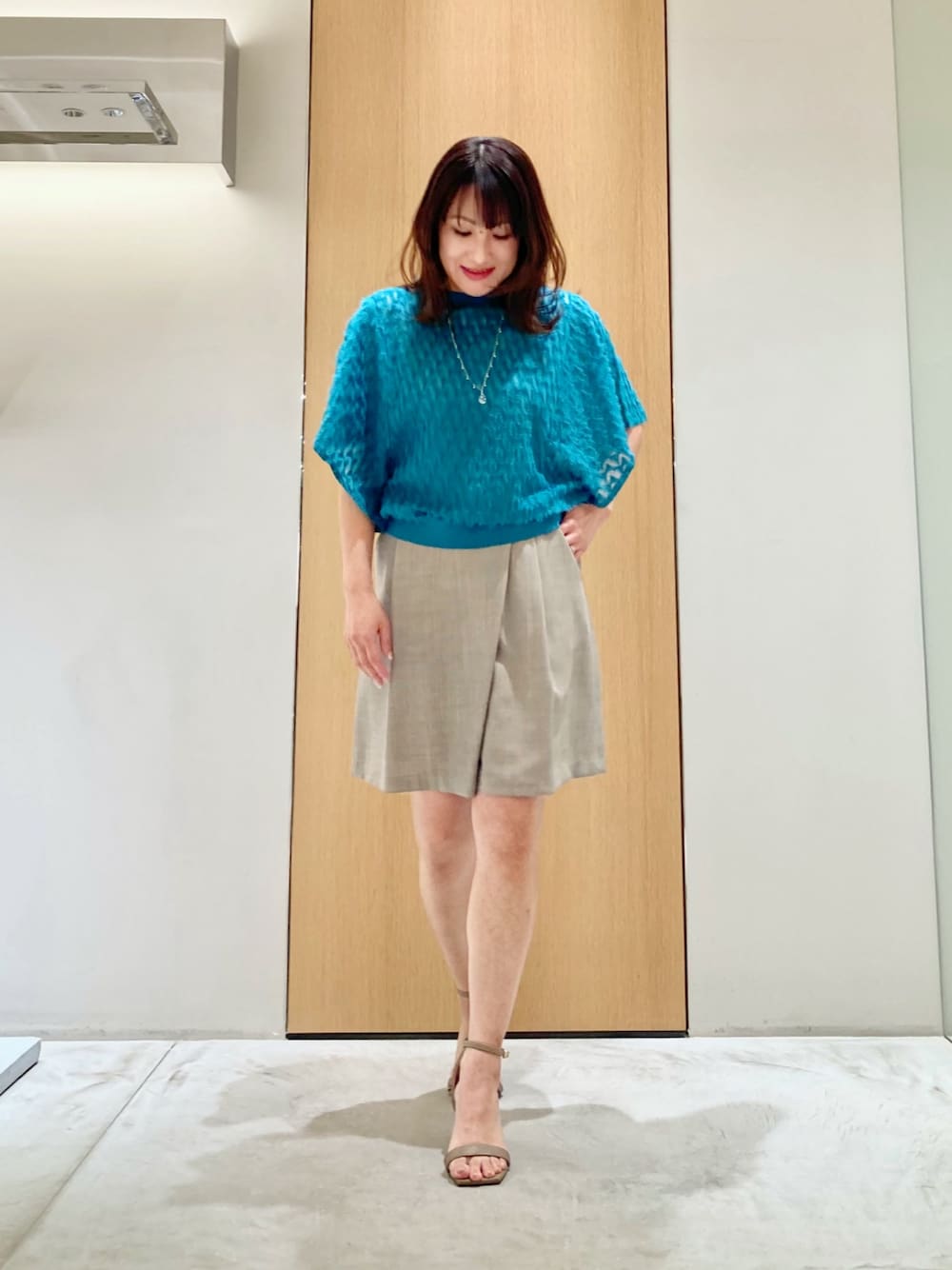「アナイ(ANAYI)、きれいめカジュアル、シアートップス、お出かけコーデ、低身長コーデ、夏コーデ、カジュアルスタイル、キレイめカジュアル、低身長女子、大人かわいい、キレイめ、キュロット、ショートパンツ、グリーン、カーキ」｜「ANAYIのパピヨンシャギージャガードプルオーバー（ニット/セーター、グリーン系）」を使った、Hasebe.tさん（レディース・154cm）の春コーディネートの1枚目の写真