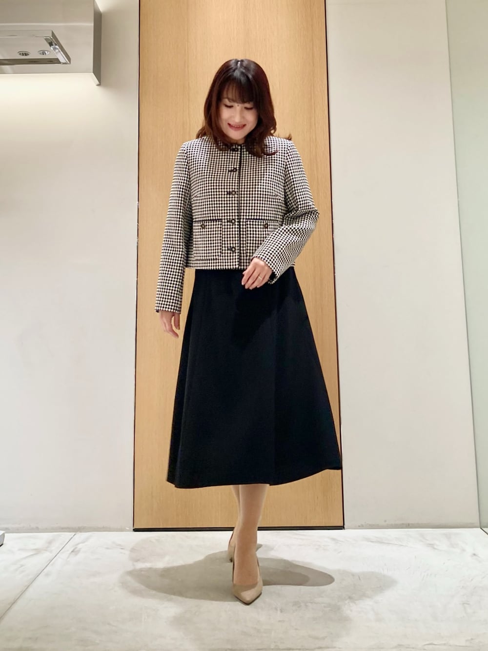 「アナイ(ANAYI)、ジャケット、春コーデ、大人かわいい、大人ファッション、春服コーデ、おでかけコーデ、モノトーンコーデ、低身長女子、きれいめコーディネート、スカート、キレイめ、ブラック、オトナ女子、オトナカワイイ」｜「ANAYIの【セットアップ対応商品ドビーツイードクルー ジャケット（ノーカラージャケット、ブラック系）」を使った、Hasebe.tさん（レディース・154cm）の春コーディネートの1枚目の写真