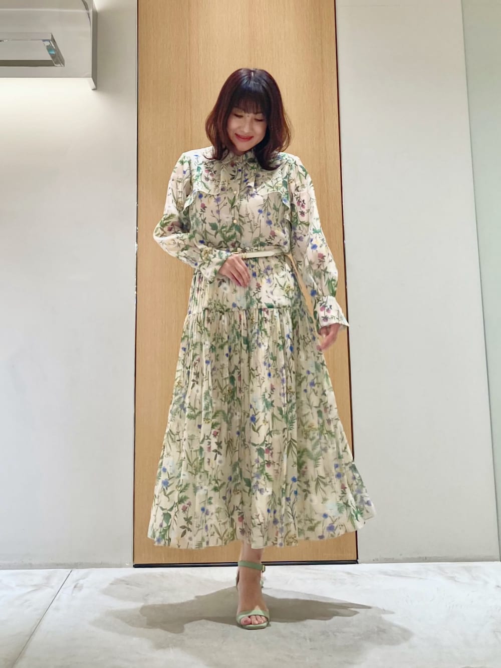 「アナイ(ANAYI)、シャツスタイル、シアートップス、春、おでかけコーデ、キレイめカジュアル、レディースファッション、シャツ/ブラウス、ボタニカル柄、フェミニン、オトナカジュアル、オトナ女子、オトナカワイイ、低身長、お出かけコーデ」｜「ANAYIのボタニカルプリントシャツ ブラウス（シャツ/ブラウス、ベージュ系）」を使った、Hasebe.tさん（レディース・154cm）の春コーディネートの1枚目の写真