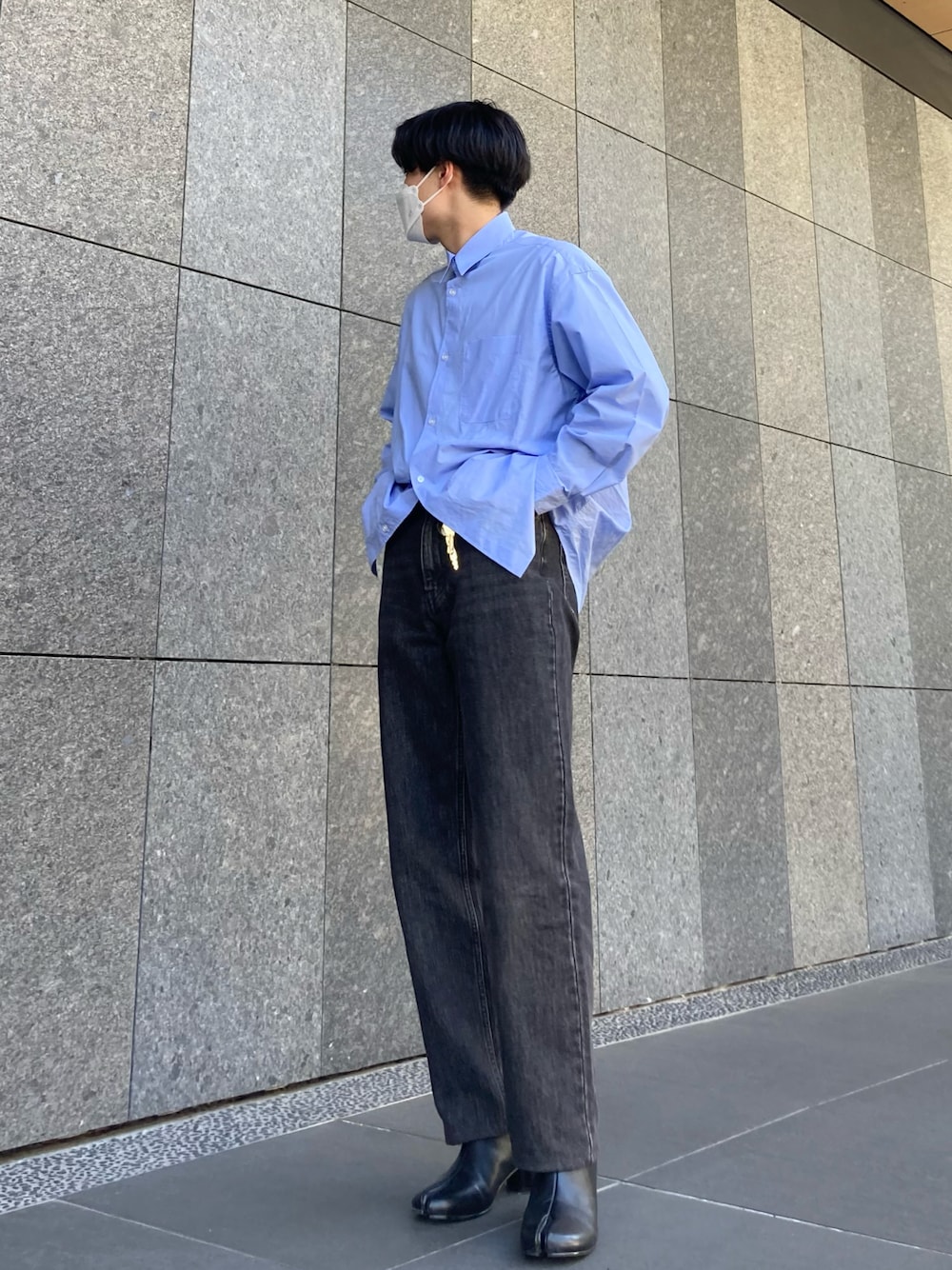 「春服みてみて、カジュアルコーデ、お洒落さんとつながりたい、きれいめカジュアル、デニム、春服、春、ストリートコーデ、シャツスタイル、プチプラコーデ、Levi's、ラフ、オーバーサイズ」｜「FREAK'S STOREのWEB限定 Relax Fit リラックスフィット レギュラーカラーシャツ（シャツ/ブラウス、ブルー系）」を使った、Takumiさん（メンズ・173cm）の春コーディネートの1枚目の写真