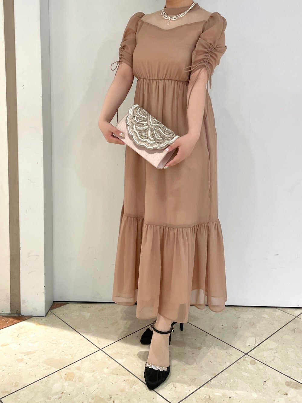 「フォーマル、ドレス、結婚式、成人式、謝恩会、卒業式、発表会、お呼ばれスタイル」｜「Cupid Heartの【Cupid Heart】結婚式バッグ　スカラップビーズ刺繍クラッチバッグ（クラッチバッグ、ピンク系）」を使った、T.lさん（レディース・151cm）の春コーディネートの1枚目の写真