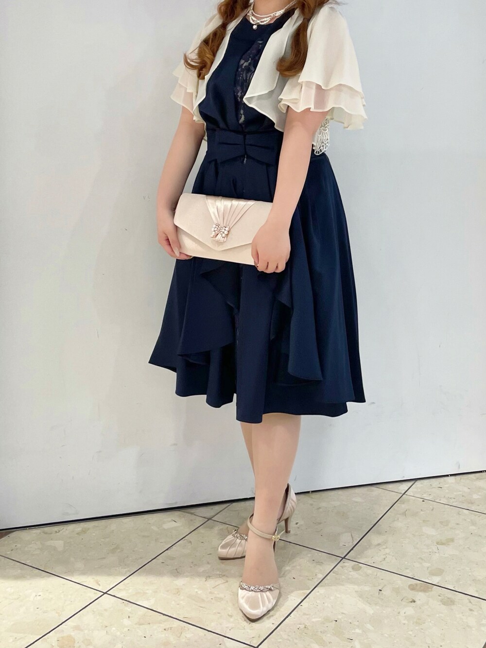 「低身長、フォーマル、ドレス、結婚式、同窓会、謝恩会、演奏会、発表会、お呼ばれスタイル、お呼ばれ」｜「Cupid Heartの【Cupid Heart】結婚式バッグ/リボンモチーフタック入りクラッチバッグ（クラッチバッグ、ベージュ系）」を使った、T.lさん（レディース・151cm）の春コーディネートの1枚目の写真