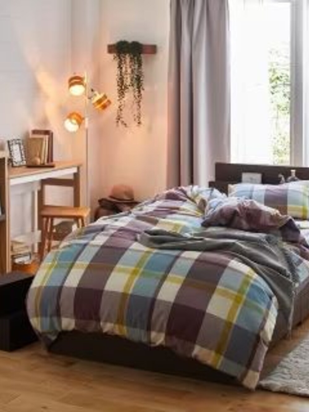 「ナチュラル、ベッドルーム」｜「nissenのシンプルデスク（家具、ベージュ系）」を使った、nissen Interiorさん（レディース・270cm）の夏コーディネートの1枚目の写真