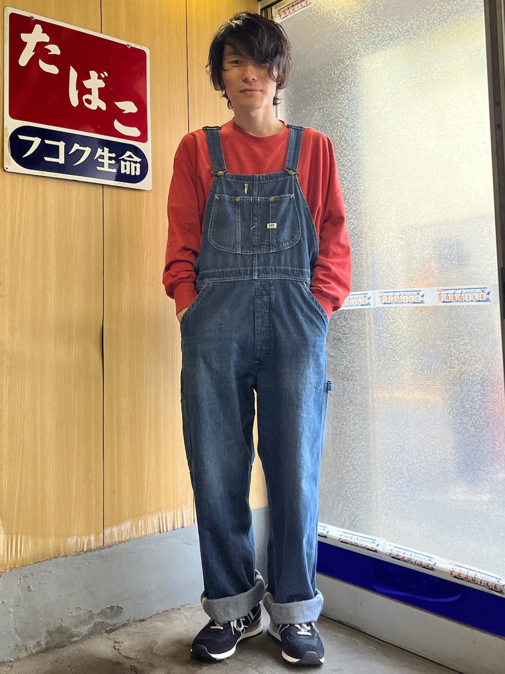 「デートスタイル（MEN）、古着MIX、秋コーデ、オーバーオール、ロンT」｜「Leeのアイテム（サロペット/オーバーオール、ブルー系）」を使った、K-BUMPさん（メンズ・171cm）の秋コーディネートの1枚目の写真