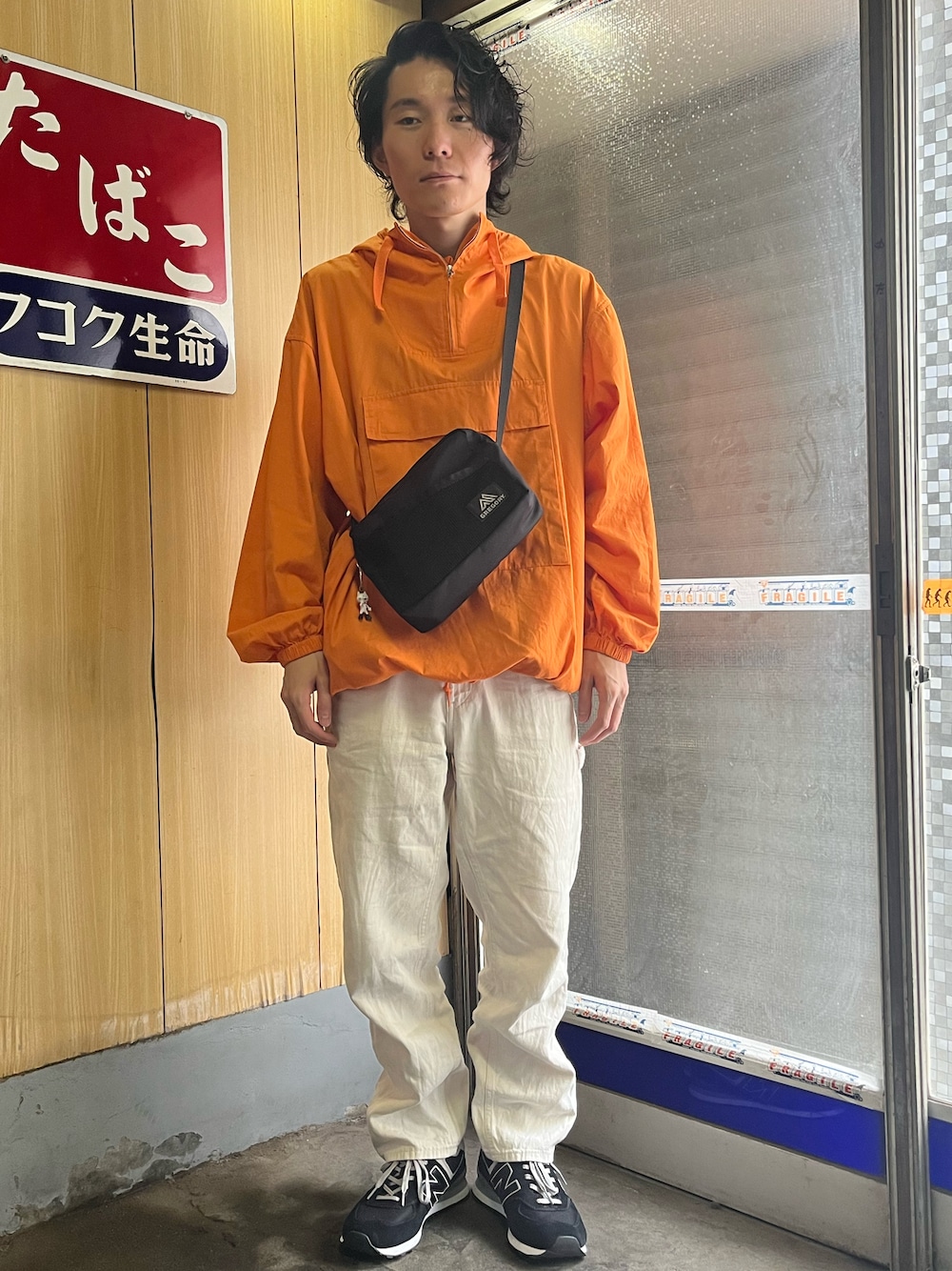 「デートスタイル（MEN）、秋コーデ、パーカー」｜「HINSONのアイテム（パーカー、オレンジ系）」を使った、K-BUMPさん（メンズ・171cm）の秋コーディネートの1枚目の写真