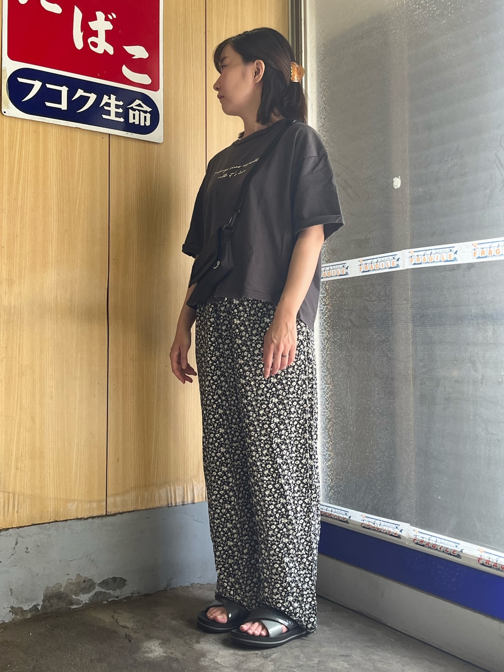 「デートスタイル（WOMEN）、秋コーデ」｜「LOWRYS FARMのアイテム（Tシャツ/カットソー、ブラック系）」を使った、K-BUMPさん（メンズ・171cm）の秋コーディネートの1枚目の写真