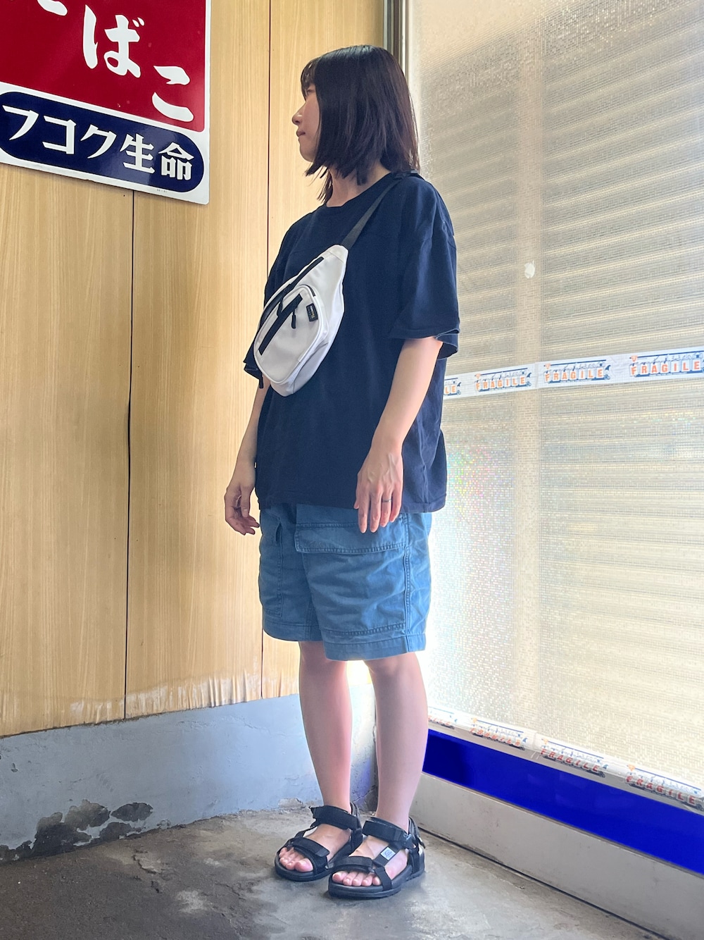 「デートスタイル（WOMEN）、夏コーデ、ハーフパンツ」｜「niko and...のアイテム（Tシャツ/カットソー、ブルー系）」を使った、K-BUMPさん（メンズ・171cm）の秋コーディネートの1枚目の写真