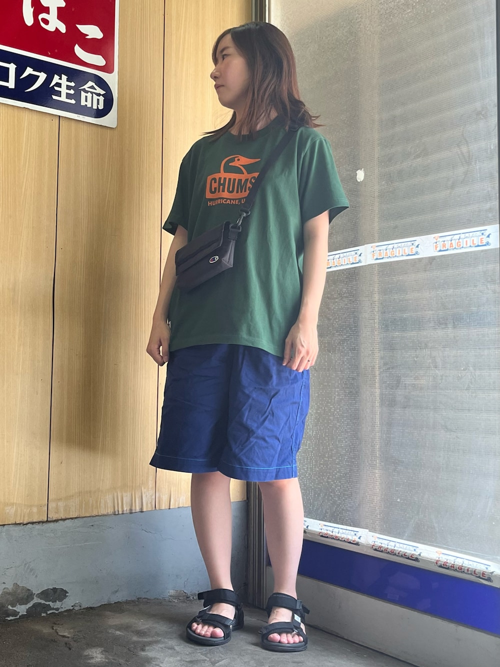 「デートスタイル（WOMEN）、夏コーデ、ハーフパンツ」｜「CHUMSのアイテム（Tシャツ/カットソー、グリーン系）」を使った、K-BUMPさん（メンズ・171cm）の夏コーディネートの1枚目の写真