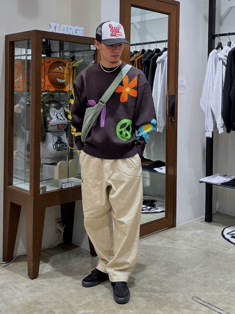 「秋服まるっと大公開、お出かけコーデ、秋のコーデ、秋コーデ、キャップ、XLARGE、エクストララージ」｜「XLARGEのRESORT WORK PANTS（その他パンツ、ベージュ系）」を使った、かんたさん（メンズ・172cm）の秋コーディネートの1枚目の写真